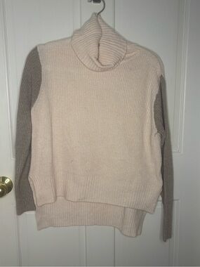 Lulu’s Cream and Taupe Turtleneck Colorblock Sweater size XS